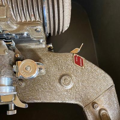LOT 112 D: Bell & Howell 8mm Regent Design 122 Model L Film Projector
