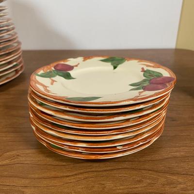 LOT 113D: Francesian Apple Fine China Mixed Set
