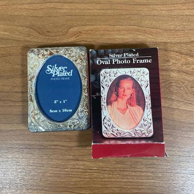 LOT 115L: Various Picture Frames including (1) digital