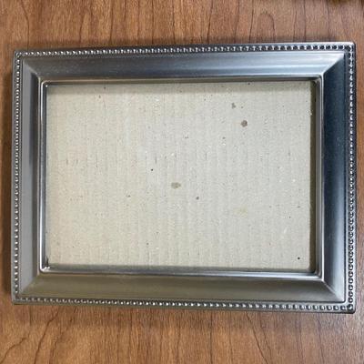 LOT 115L: Various Picture Frames including (1) digital