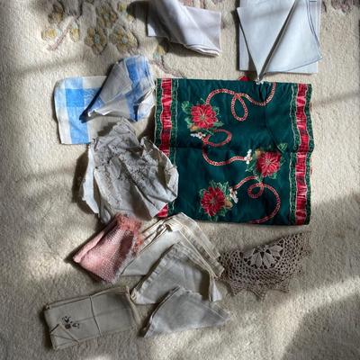 LOT 116L: Various Pieces of Fabric and Linens