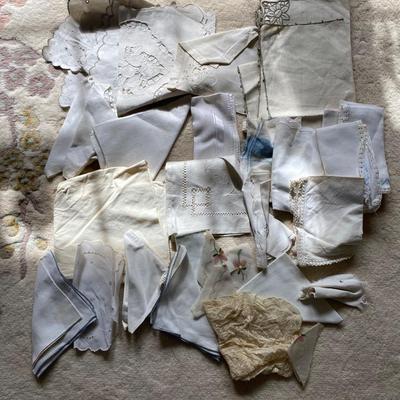 LOT 116L: Various Pieces of Fabric and Linens