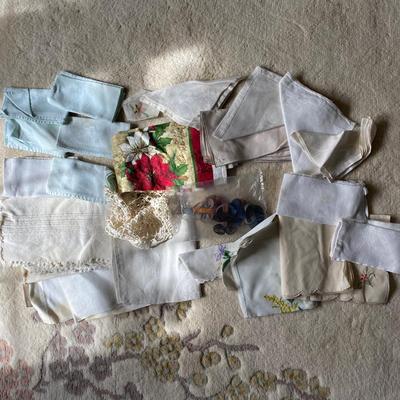 LOT 116L: Various Pieces of Fabric and Linens