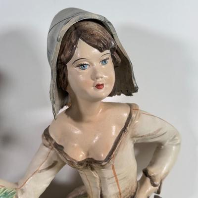 LOT 123F: Vintage Capodimonte Italy Porcelain Sculpture FF176 (13")