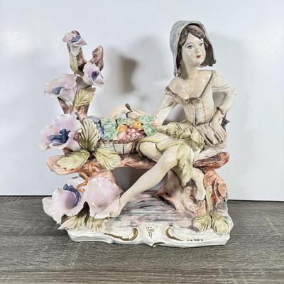 LOT 123F: Vintage Capodimonte Italy Porcelain Sculpture FF176 (13")