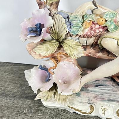 LOT 123F: Vintage Capodimonte Italy Porcelain Sculpture FF176 (13")