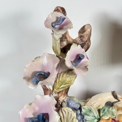 LOT 123F: Vintage Capodimonte Italy Porcelain Sculpture FF176 (13")