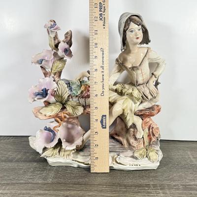 LOT 123F: Vintage Capodimonte Italy Porcelain Sculpture FF176 (13")