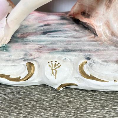 LOT 123F: Vintage Capodimonte Italy Porcelain Sculpture FF176 (13")