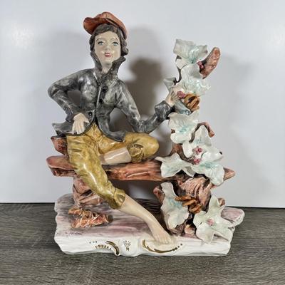 LOT 124F: Vintage Capodimonte Italy Porcelain Sculpture FF177 (13")