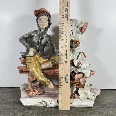 LOT 124F: Vintage Capodimonte Italy Porcelain Sculpture FF177 (13")