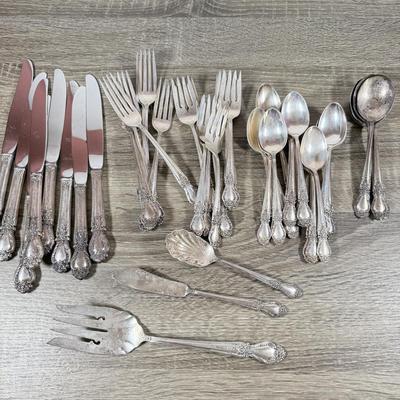 LOT 135K: International Sterling Brocade Silverware Set (1644.6gtw - not including knives)