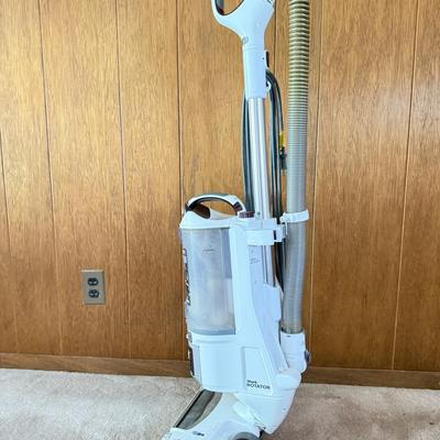 LOT 139F: Shark Vacuum Cleaner Model UV560 31