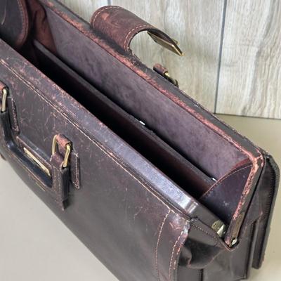 LOT 146B: Vintage Locking Briefcases - Samsonite & More