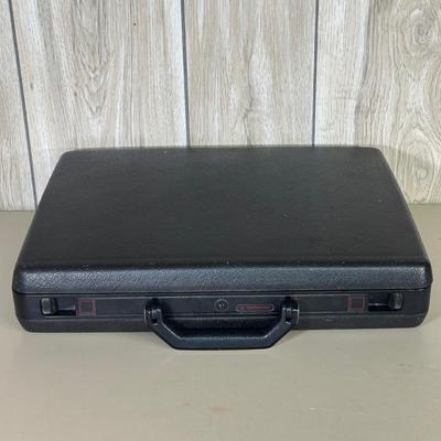 LOT 146B: Vintage Locking Briefcases - Samsonite & More