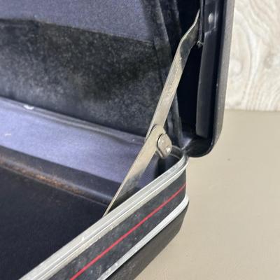 LOT 146B: Vintage Locking Briefcases - Samsonite & More