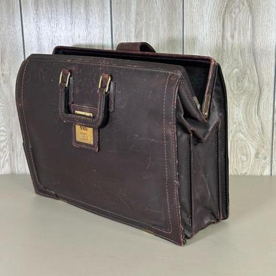LOT 146B: Vintage Locking Briefcases - Samsonite & More