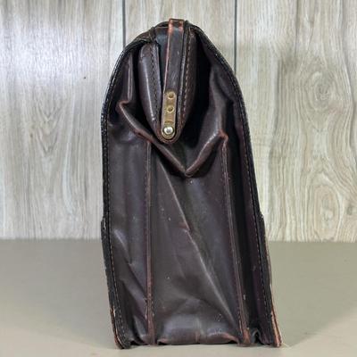 LOT 146B: Vintage Locking Briefcases - Samsonite & More