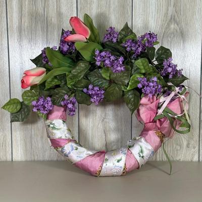 LOT 147B: Collection Of Holiday/Christmas Wreaths