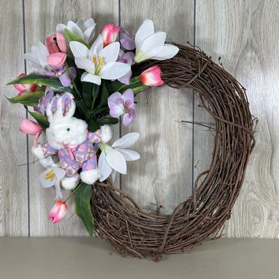 LOT 147B: Collection Of Holiday/Christmas Wreaths