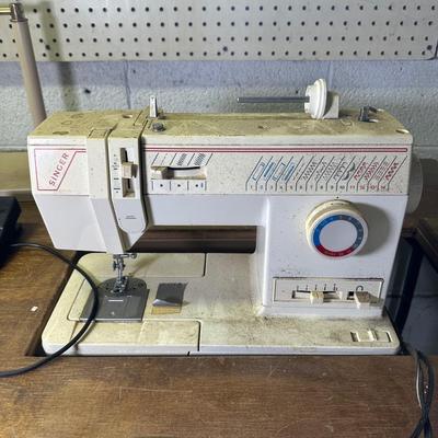 LOT 149B: Vintage Drop Leaf Sewing Table w/ Singer 5910 Sewing Machine