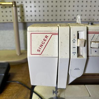 LOT 149B: Vintage Drop Leaf Sewing Table w/ Singer 5910 Sewing Machine