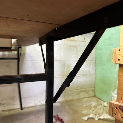 LOT 149B: Vintage Drop Leaf Sewing Table w/ Singer 5910 Sewing Machine