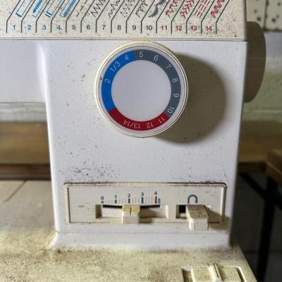 LOT 149B: Vintage Drop Leaf Sewing Table w/ Singer 5910 Sewing Machine