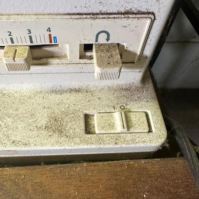 LOT 149B: Vintage Drop Leaf Sewing Table w/ Singer 5910 Sewing Machine