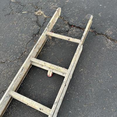 LOT 152G: Adjustable Aluminum Ladder
