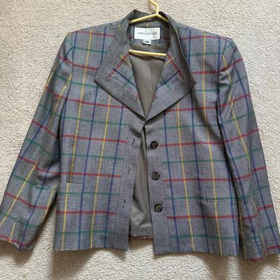 LOT 155H: Closet Clean Out! All contents Included