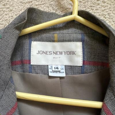 LOT 155H: Closet Clean Out! All contents Included