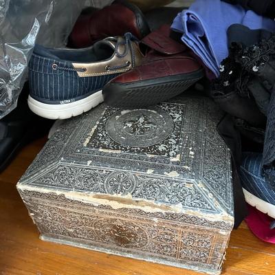 LOT 156X: Women’s Closet Clean Out All Contents Included!