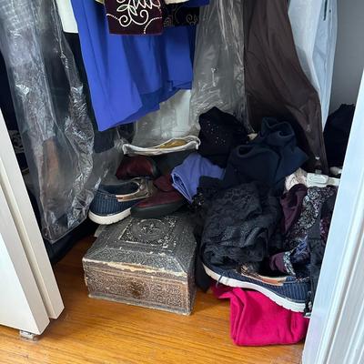 LOT 156X: Women’s Closet Clean Out All Contents Included!