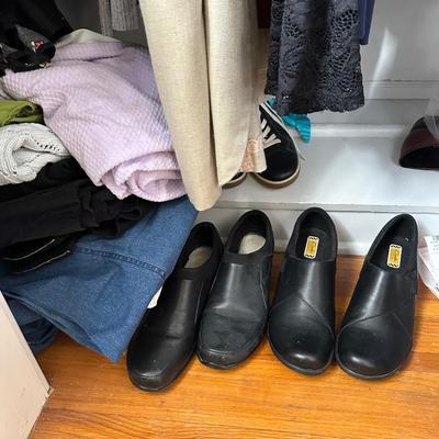 LOT 156X: Women’s Closet Clean Out All Contents Included!