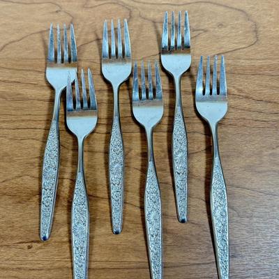 LOT 169K: Present Japan Marguertte Stainless Steel Flatware
