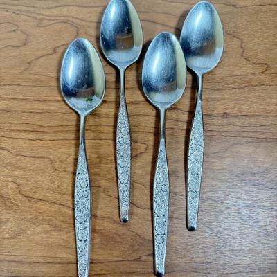 LOT 169K: Present Japan Marguertte Stainless Steel Flatware