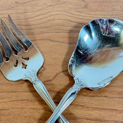 LOT 170K: Oneida Elegant Stainless Steel Flatware Set