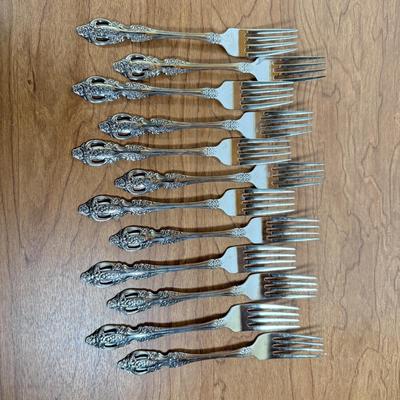 LOT 170K: Oneida Elegant Stainless Steel Flatware Set