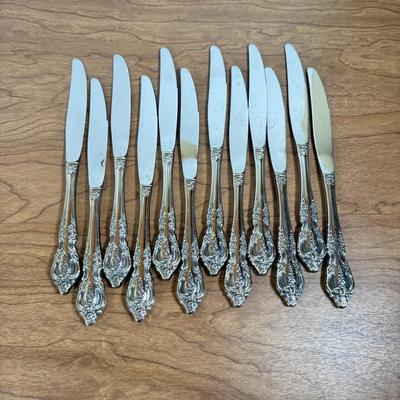 LOT 170K: Oneida Elegant Stainless Steel Flatware Set