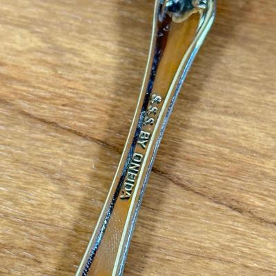 LOT 170K: Oneida Elegant Stainless Steel Flatware Set