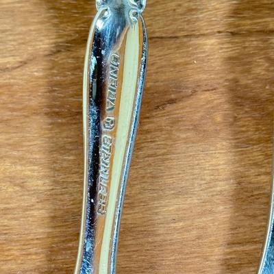 LOT 170K: Oneida Elegant Stainless Steel Flatware Set