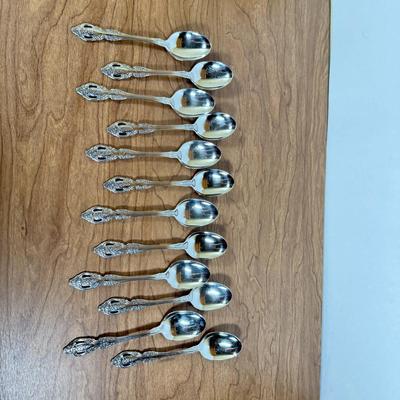 LOT 170K: Oneida Elegant Stainless Steel Flatware Set