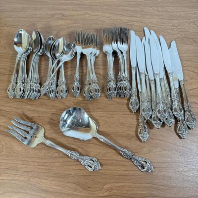 LOT 170K: Oneida Elegant Stainless Steel Flatware Set