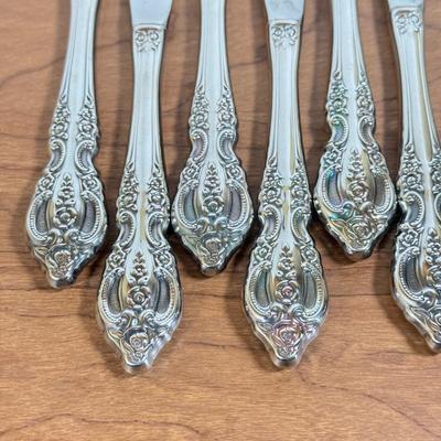 LOT 170K: Oneida Elegant Stainless Steel Flatware Set