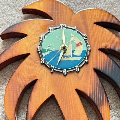 LOT 173F: Florida Palm Tree Wall Clock & 3D Metal Lighthouse Wall Art