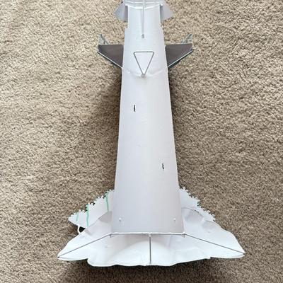 LOT 173F: Florida Palm Tree Wall Clock & 3D Metal Lighthouse Wall Art