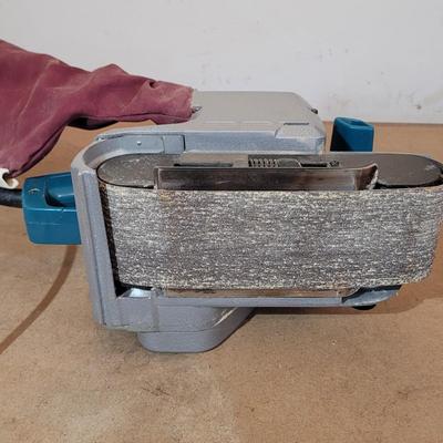 Makita Belt Sander and Finishing Sander (WC-EL)