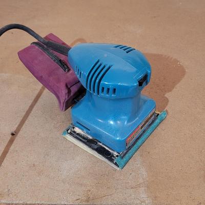 Makita Belt Sander and Finishing Sander (WC-EL)