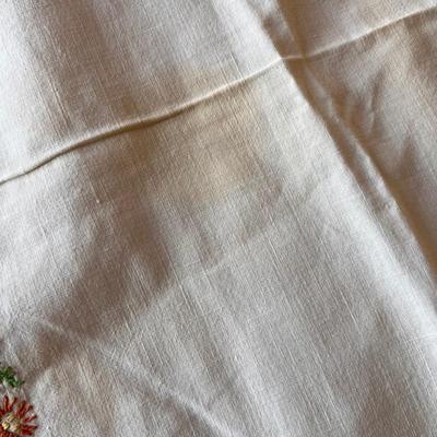 Large Assortment of Linen Tablecloths, Napkins & More (DR-RG)